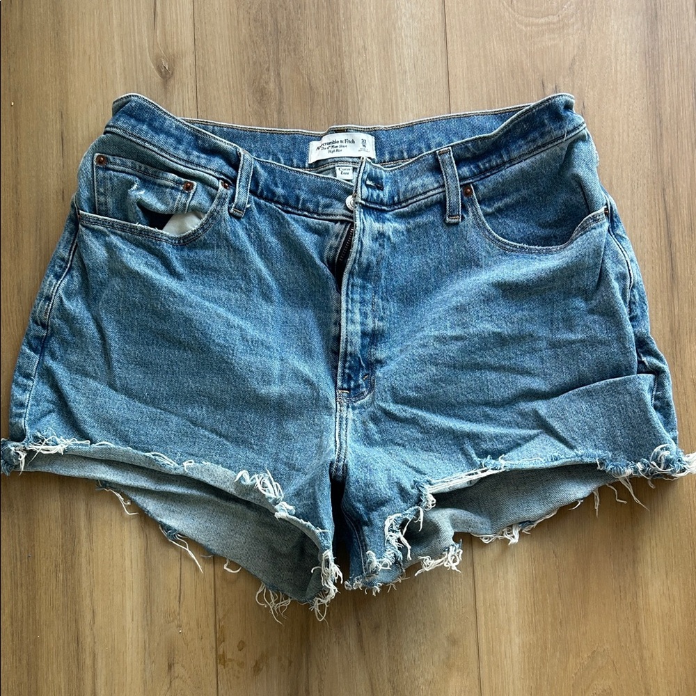 Abercrombie & Fitch Mom Short High Rise